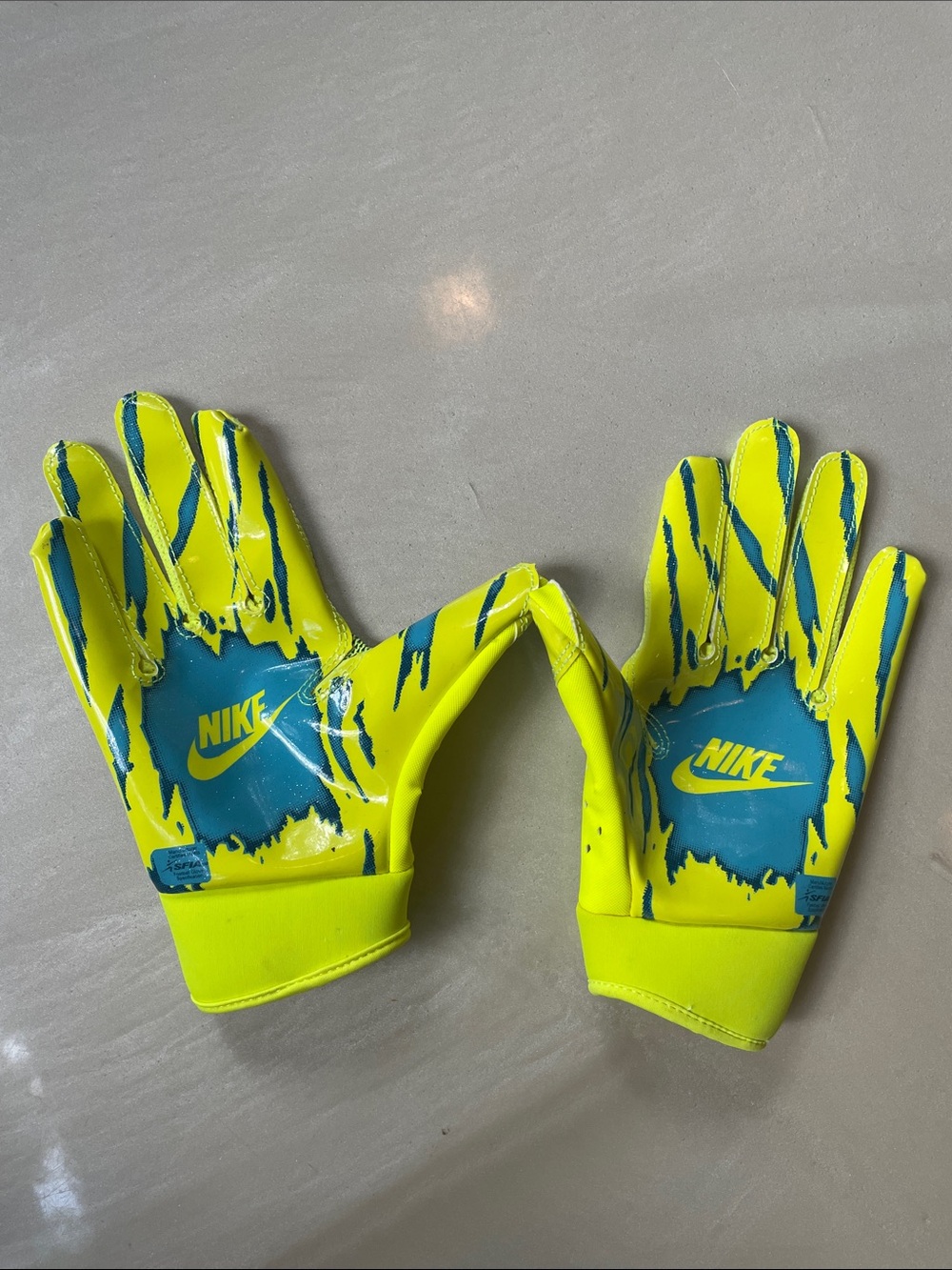 Nike Youth Football Gloves